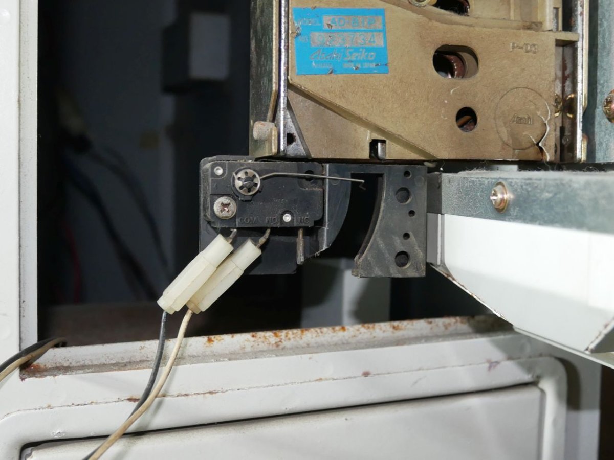 aero_coin_switch_bracket.jpg