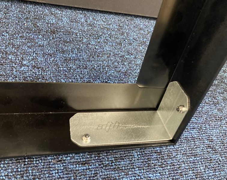 Corner_Brackets_Fitted_1-L.jpg