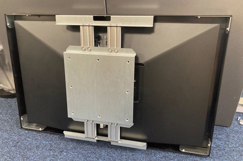 Corner_Brackets_Fitted_Plus_Mount-L.jpg